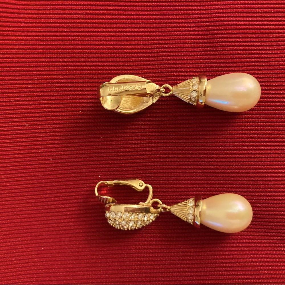 Christian Dior Signed clip on faux pearl earrings with Swarovski crystals 1980s - Picture 3 of 5